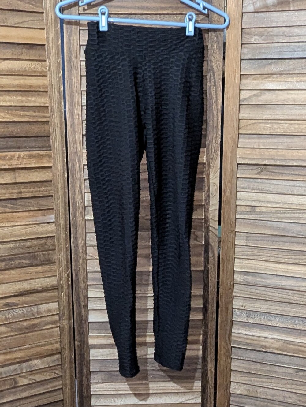 Black Textured High-Waisted Scrunch Butt TikTok Leggings - Size Small